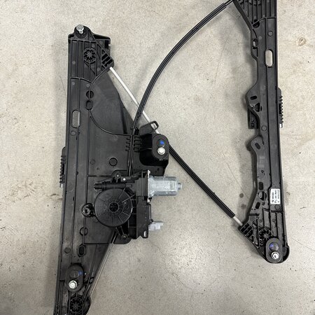 Window mechanism 4-door right front with article number 9828130680 Peugeot 2008 II