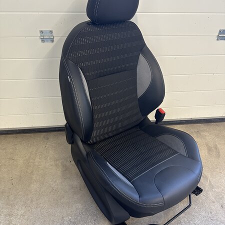 Front seat right half leather Peugeot 2008