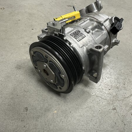 Air conditioning pump with article number 9834779880 Peugeot 2008 II