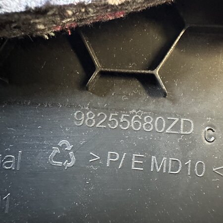 Afwerking C-stijl links-achter 98255680ZD  Peugeot 2008 II P24E