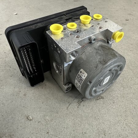 ABS-Pumpe mit Artikelnummer 9838074480 Peugeot 2008 II 1680717780 1680717480