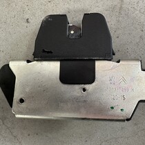 Tailgate lock mechanism with article number 9684648680 Peugeot 2008II