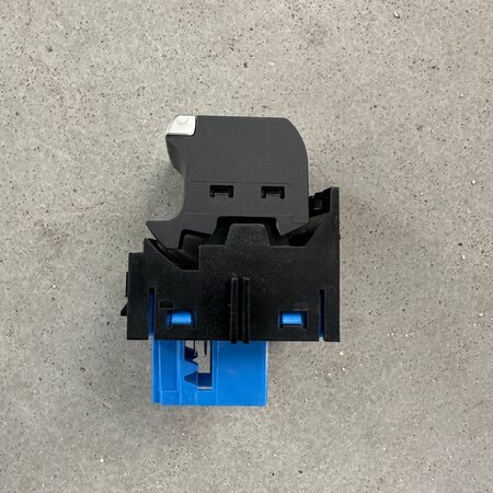 Handbrake switch with article number 9810593577 Peugeot 2008II