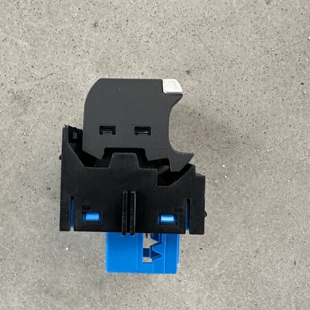 Handbrake switch with article number 9810593577 Peugeot 2008II