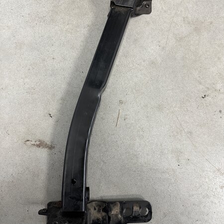 Subframe extension right front support with article number 9836340380 Peugeot 2008II