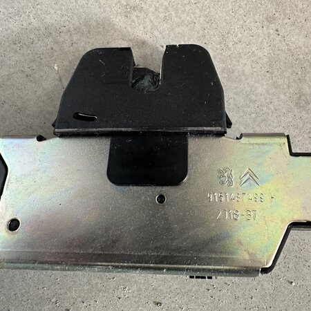 Tailgate lock mechanism with article number 8719F8 Peugeot 2008 II 9684848680