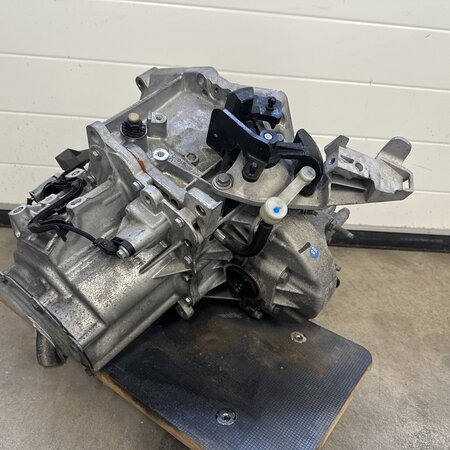 Gearbox with gearbox code 20XJ03 Peugeot 2008II P24 9811243810