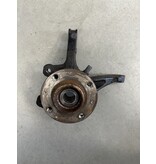 Fusee links-voor met artikelnummer 9826532480 Peugeot 2008 II