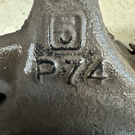 Front left steering knuckle with article number 9826532480 Peugeot 2008 II