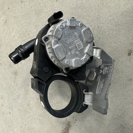 Additional water pump with article number 9818812580 Peugeot 3008 II Hybrid