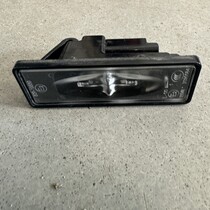 Kennzeichenbeleuchtung mit der Artikelnummer 9815225980 Peugeot 208 II