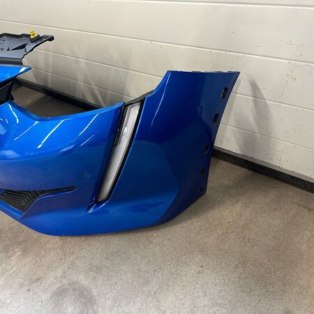 Voorbumper GT  met artikelnummer 164982671T Peugeot 208 II  kleurcode   Lak bleu vertigo