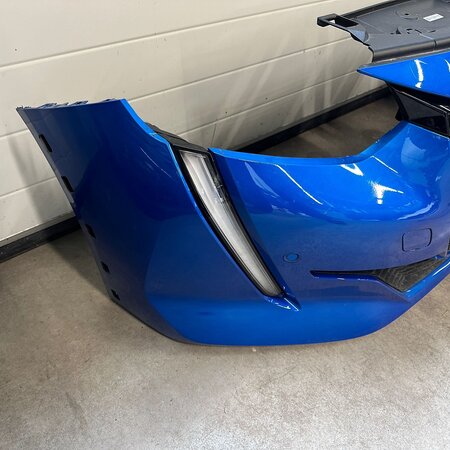 Voorbumper GT  met artikelnummer 164982671T Peugeot 208 II  kleurcode   Lak bleu vertigo