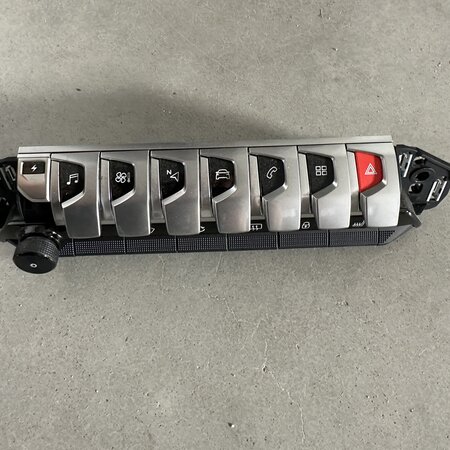 Radio control panel with article number 98318223DX Peugeot 3008II