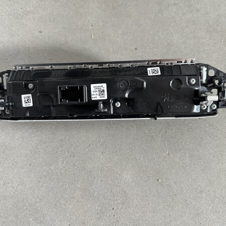 Radio control panel with article number 98318223DX Peugeot 3008II