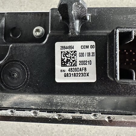 Radio control panel with article number 98318223DX Peugeot 3008II