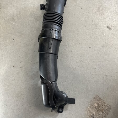 Intercooler Pipe with article number 9833016780 Peugeot 208 II