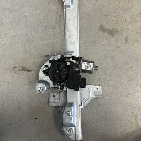 Window mechanism 4-door right-front with article number 9806081780 Peugeot 2008