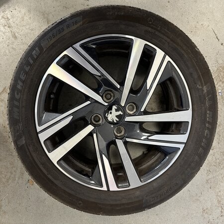 Rims + tire with article number 98251652EH Peugeot 208 II 9825165280