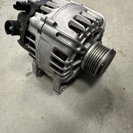 Dynamo met artikelnummer 9835689480 Peugeot 2008 II   (1675460180)