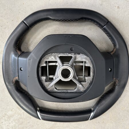 Steering wheel with article number 98546457ZD Peugeot 208 II