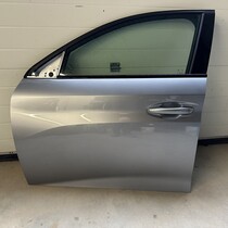 Portieren 4Deurs links-voor met artikelnummer 9823202780 Peugeot 208 II kleurcode KCA