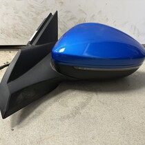 Buiten Spiegel Links 98271329XT Peugeot 2008 II P24E Kleur blauw