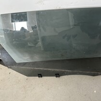 Right rear door window of a Peugeot 308 SW model T9