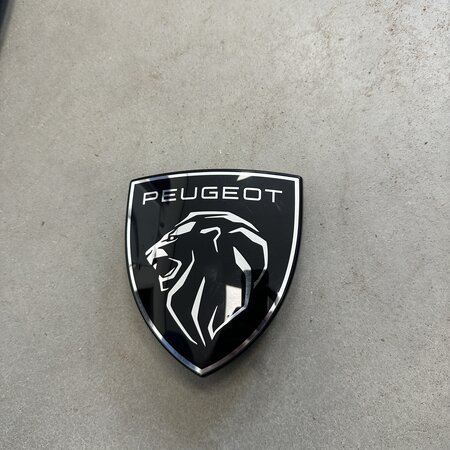 front bumper emblem Peugeot 208 II facelift 9854558180
