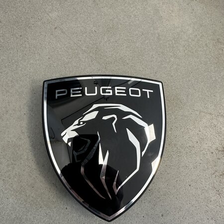 front bumper emblem Peugeot 208 II facelift 9854558180