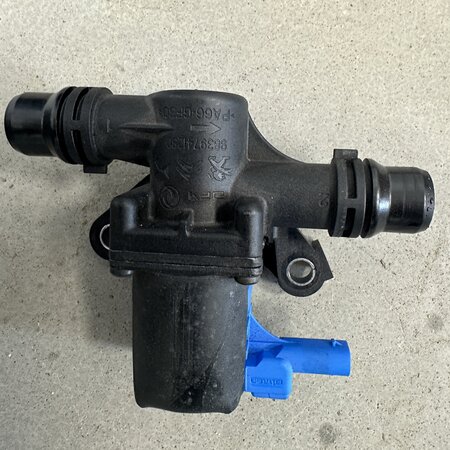 Additional water pump with article number 9839333280 Peugeot 208 E