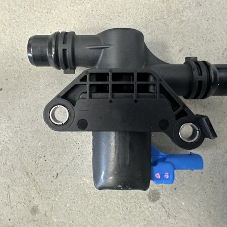 Zusätzliche Wasserpumpe mit Artikelnummer 9839333280 Peugeot 208 E