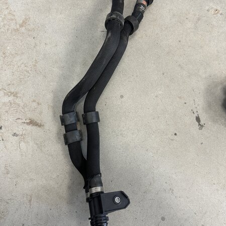Radiator hose with article number 9826618080 Peugeot 2008 E