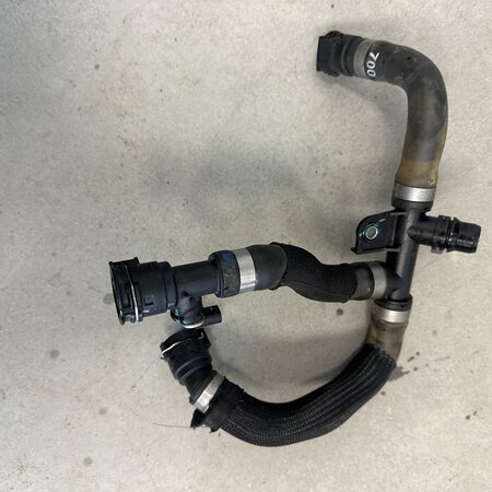 Coolant pipe distribution piece 9837670080 Peugeot 2008 E