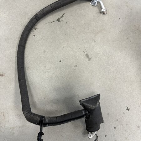 Klimaleitung von Pumpe zum Trockner 9826918180 Peugeot 208 E