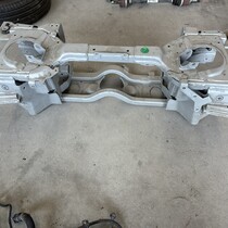 Subframe met artikelnummer 9838913580 Peugeot 3008 II hybride  4x4