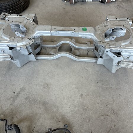 Subframe met artikelnummer 9838913580 Peugeot 3008 II hybride  4x4