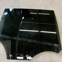 Portierruit 4Deurs rechts-achter met artikelnummer 9823170280 Peugeot 208II