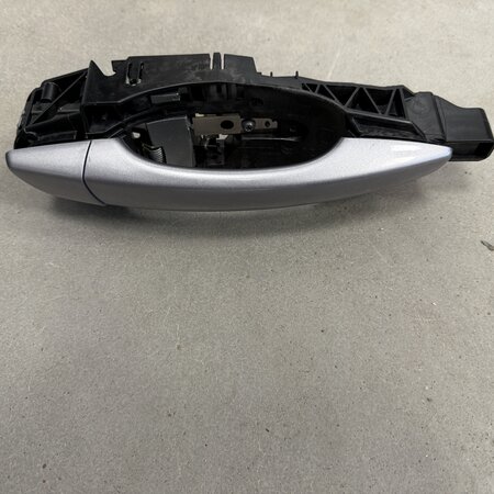 Door handle 4-door right-Rear with article number 9802977180 Peugeot 208 II color code KCA