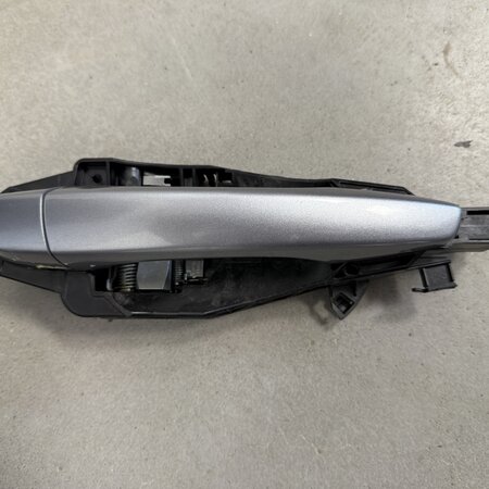 Door handle 4-door right-Rear with article number 9802977180 Peugeot 208 II color code KCA