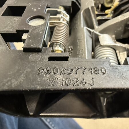 Türgriff 4-türig rechts-hinten mit Artikelnummer 9802977180 Peugeot 208 II Farbcode KCA