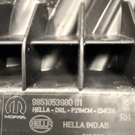 Daytime running light right with article number 9851053980 Peugeot 208 II