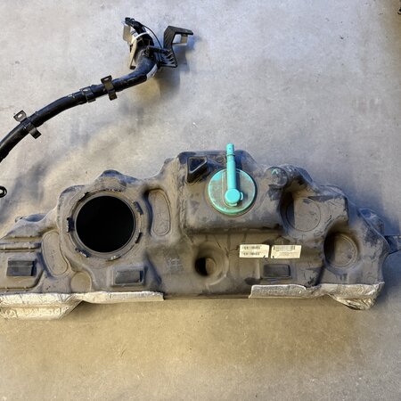 Fuel tank Peugeot 3008 II Hybrid 9820956280