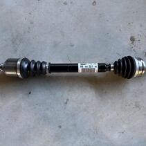 Antriebswelle vorne links mit der Artikelnummer 9836232180 Peugeot 208 II E