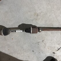 Antriebswelle vorne rechts mit der Teilenummer 9808075680 Peugeot 5008II