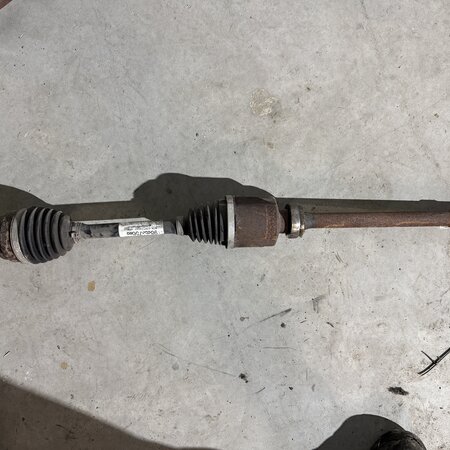 Antriebswelle vorne rechts mit der Teilenummer 9808075680 Peugeot 5008II