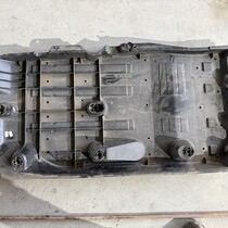 Beschermplaat bodem  rechts  met artikelnummer 9848007880 Peugeot 2008 II