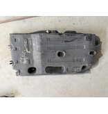 Beschermplaat bodem  rechts  met artikelnummer 9848007880 Peugeot 2008 II