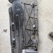 Beschermplaat bodem met artikelnummer 9832617680 Peugeot 3008II