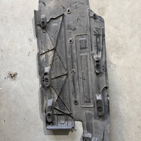 Unterbodenschutzplatte mit Artikelnummer 9827725580 Peugeot 3008II